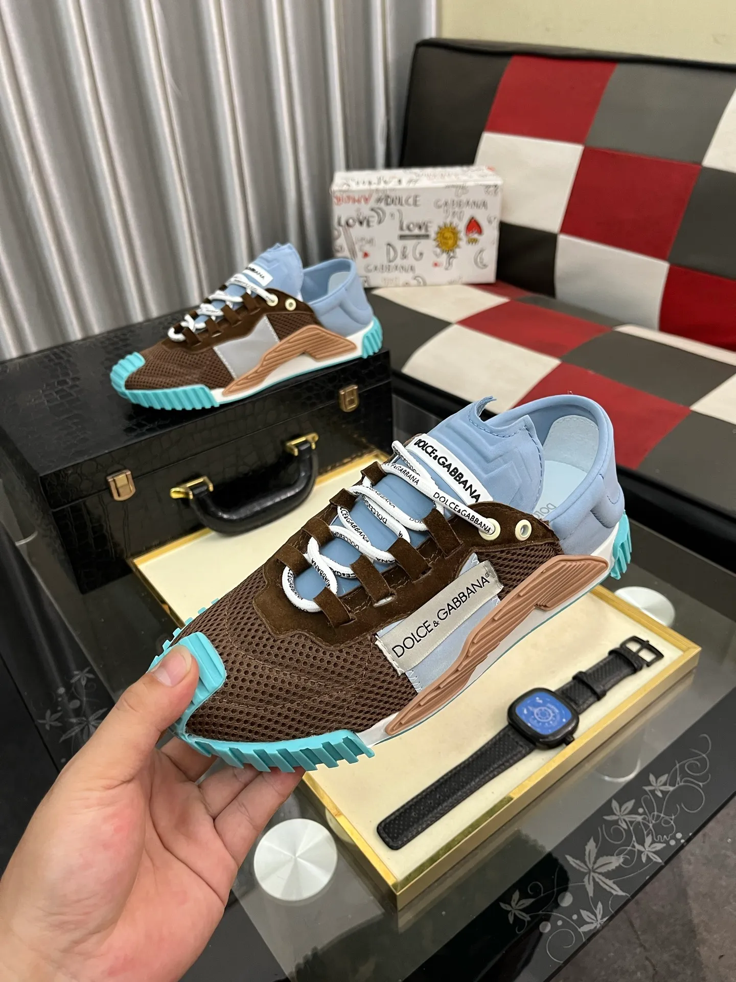 Men's shoes 💰440⌚️⌚️DG's latest popular 🔥🔥casual shoes, the tongue has the brand's iconic details, and the combination of silk cowhide and cow suede enhances the style. Fashionable and versatile, it can complement any look. Create an exquisite design with unique dynamic vitality and modern atmosphere, showing modern elegance. Size: 35-46